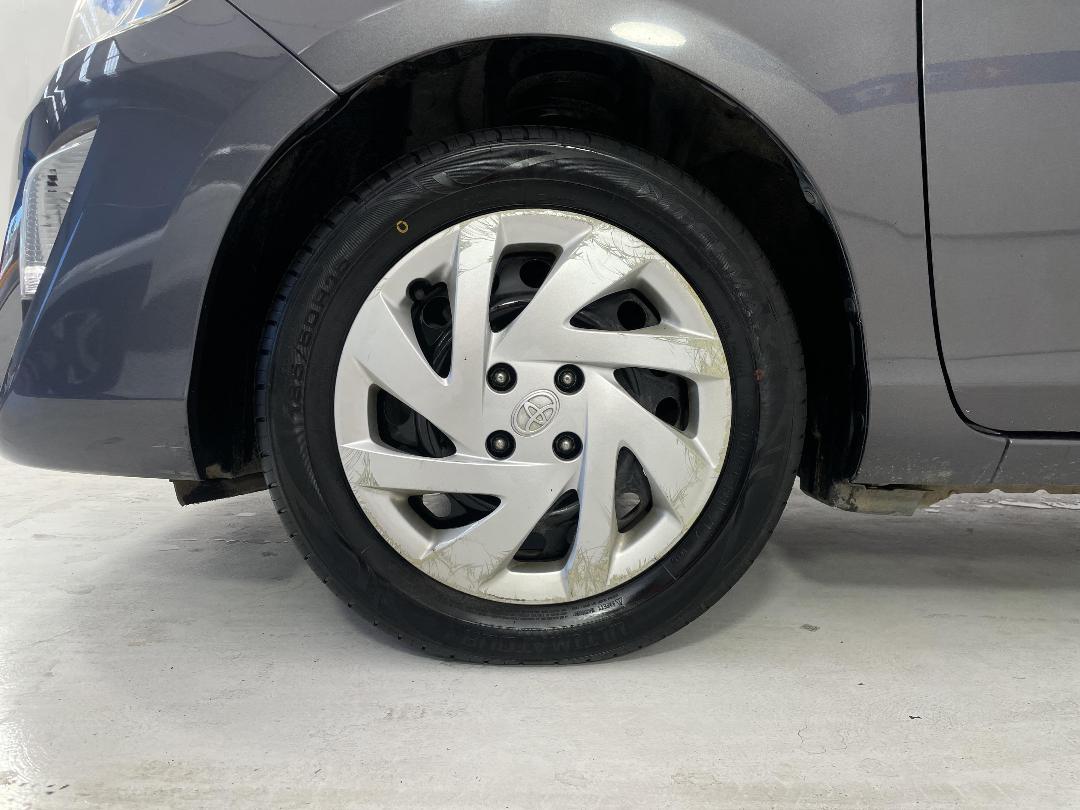 Photo '10' of Toyota Aqua Photo '10' of Toyota Aqua