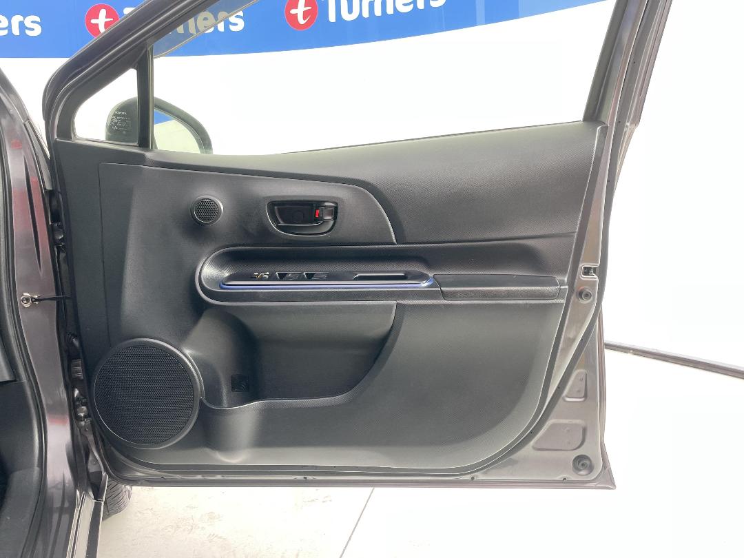 Photo '15' of Toyota Aqua Photo '15' of Toyota Aqua