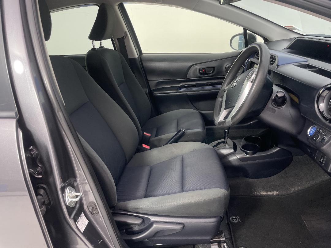 Photo '16' of Toyota Aqua Photo '16' of Toyota Aqua