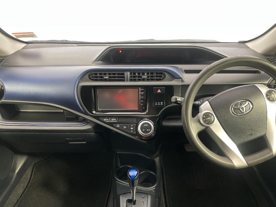 Photo '17' of Toyota Aqua Photo '17' of Toyota Aqua