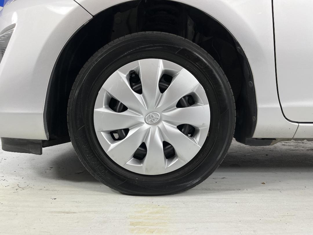 Photo '10' of Toyota Aqua