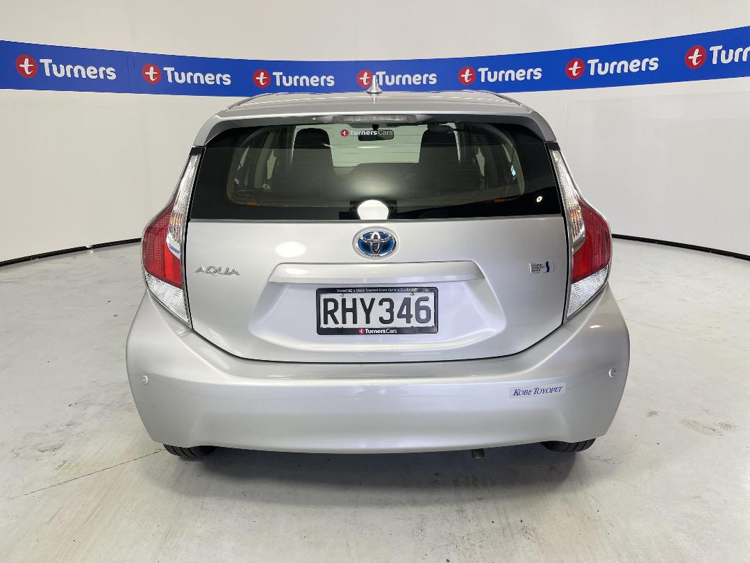 Photo '6' of Toyota Aqua