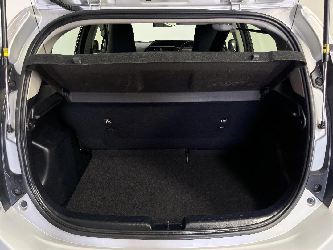 Photo '14' of Toyota Aqua