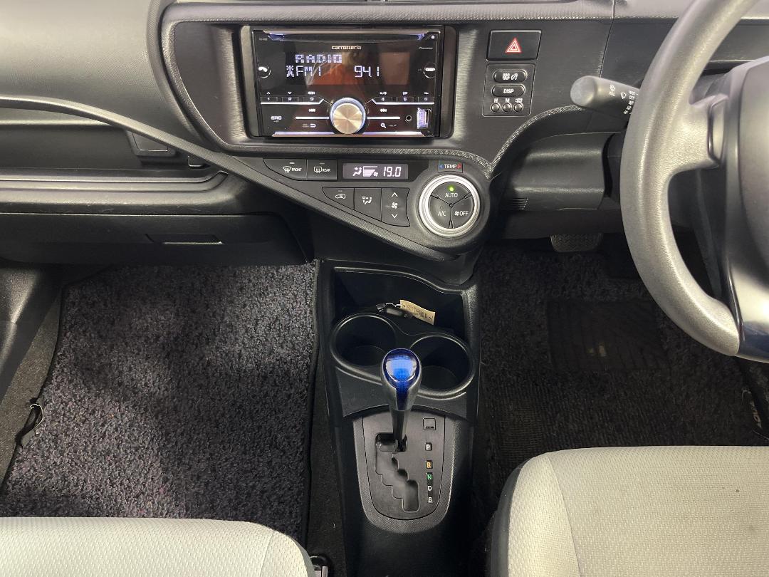 Photo '18' of Toyota Aqua