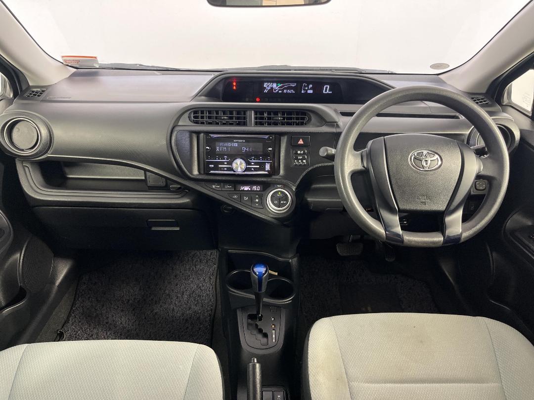 Photo '17' of Toyota Aqua