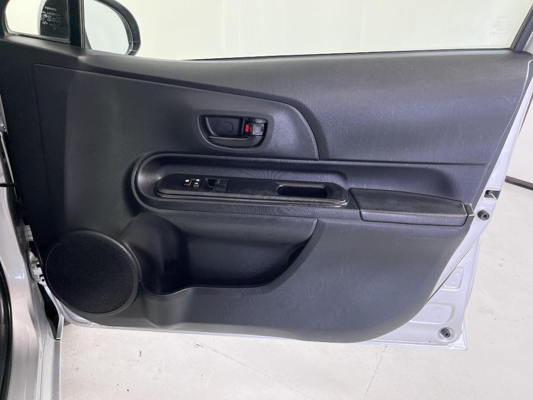 Photo '15' of Toyota Aqua