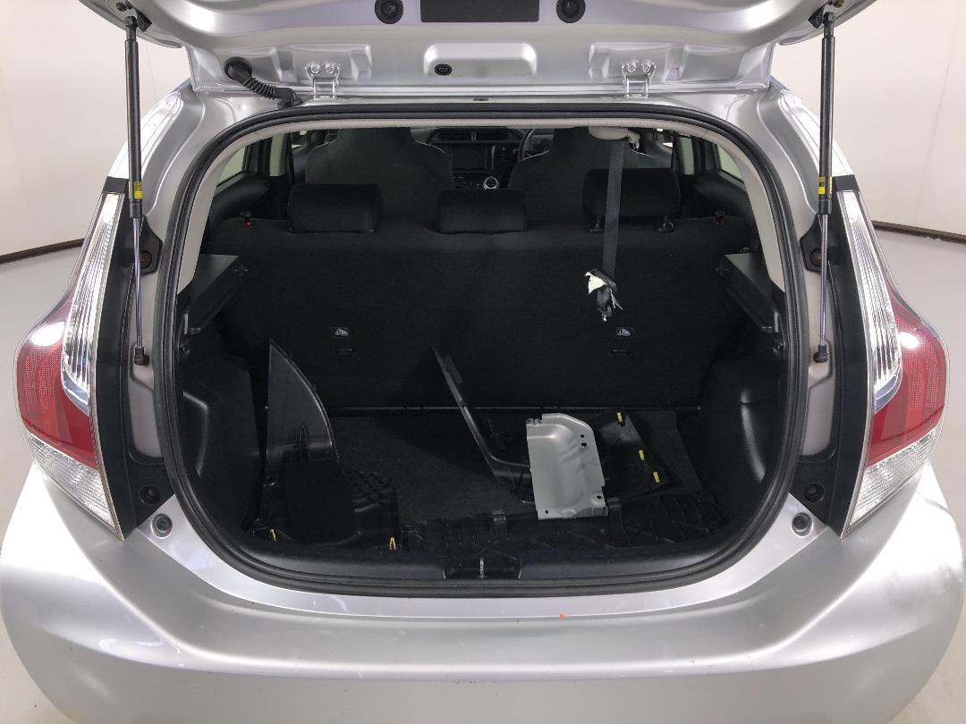 Photo '14' of Toyota Aqua