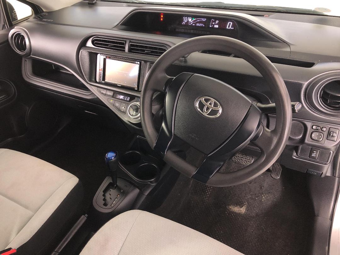 Photo '17' of Toyota Aqua