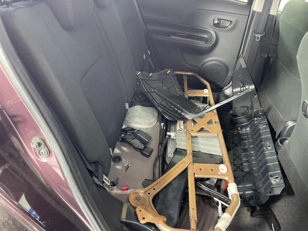 Photo '18' of Toyota Aqua Hybrid