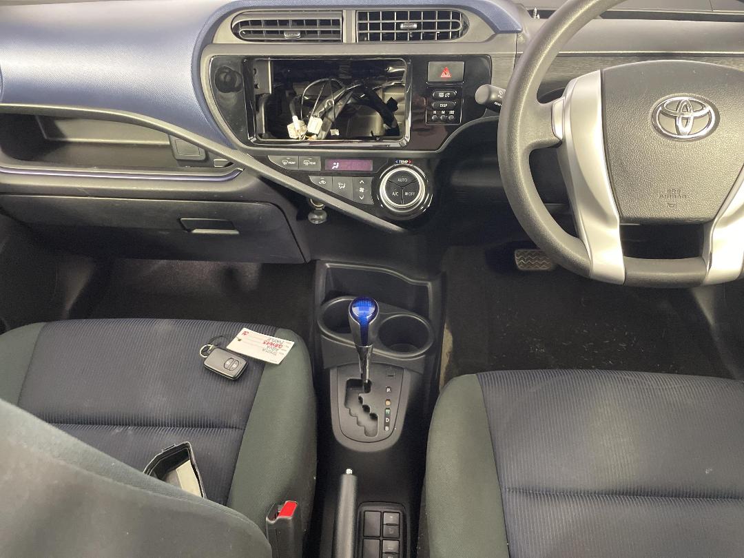 Photo '16' of Toyota Aqua Hybrid