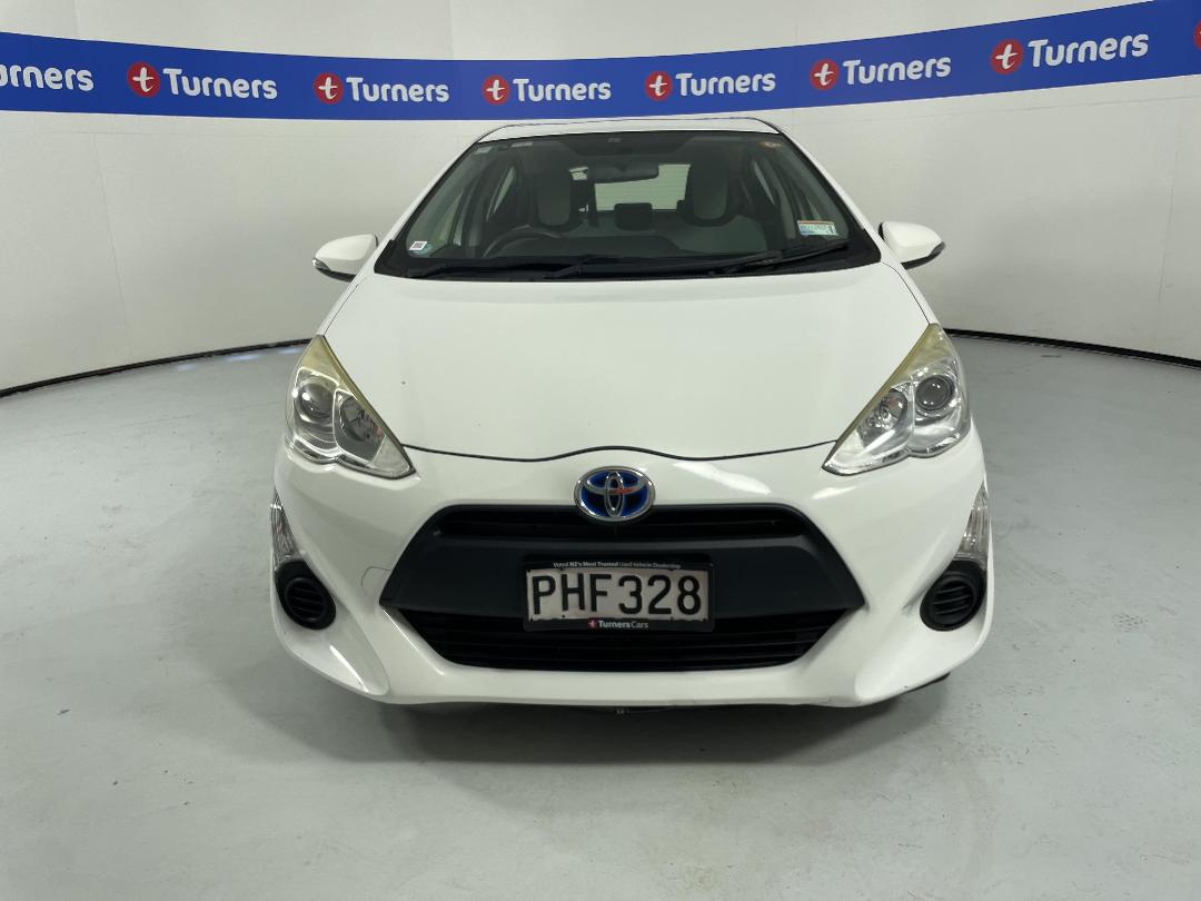 Photo '2' of Toyota Aqua Photo '2' of Toyota Aqua