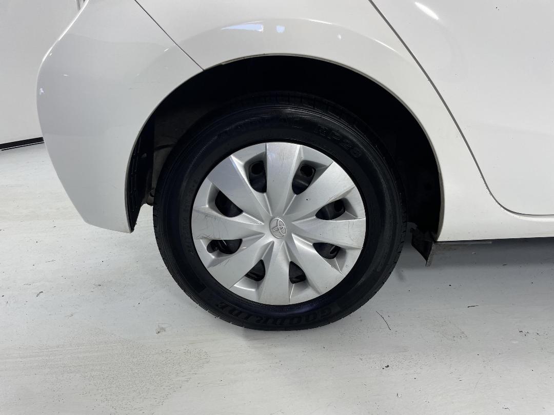 Photo '12' of Toyota Aqua Photo '12' of Toyota Aqua