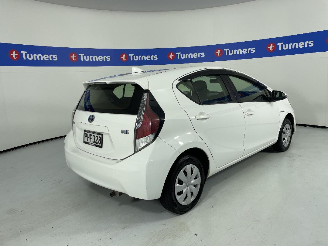 Photo '7' of Toyota Aqua Photo '7' of Toyota Aqua