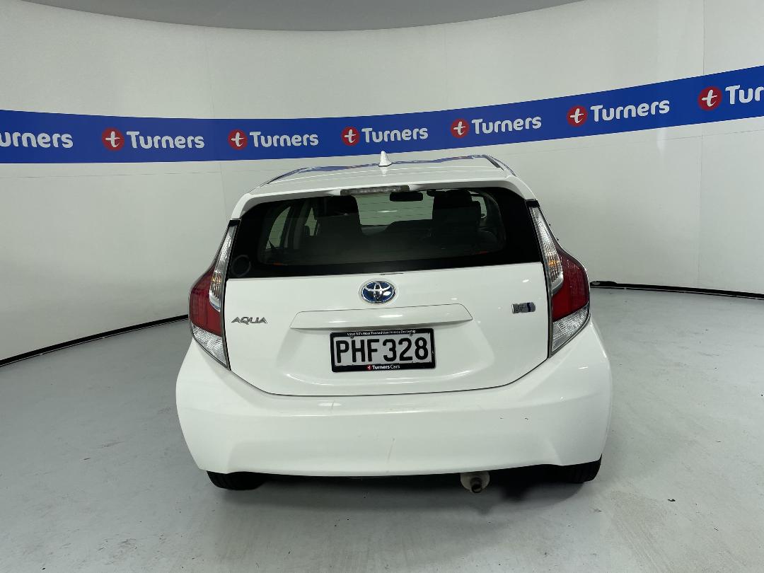 Photo '6' of Toyota Aqua Photo '6' of Toyota Aqua