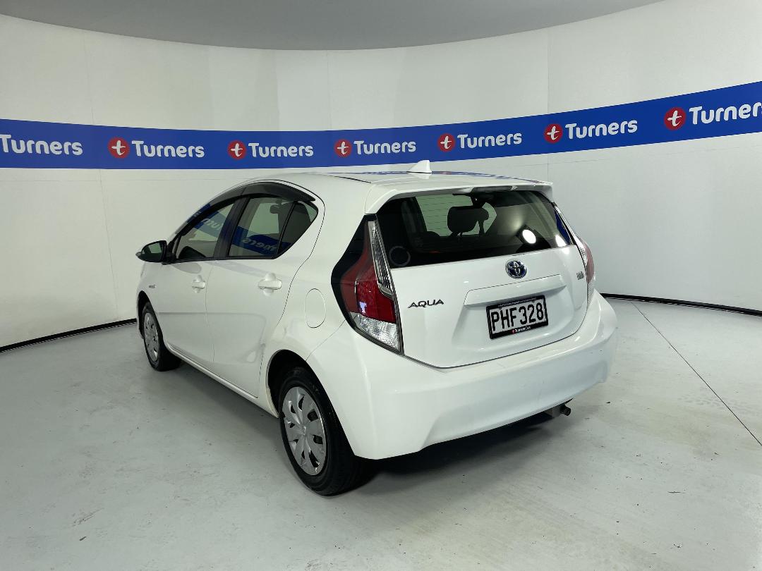 Photo '5' of Toyota Aqua Photo '5' of Toyota Aqua