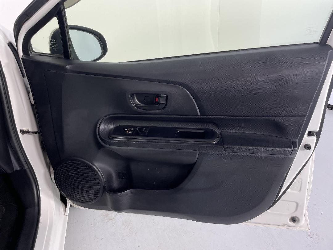 Photo '15' of Toyota Aqua Photo '15' of Toyota Aqua