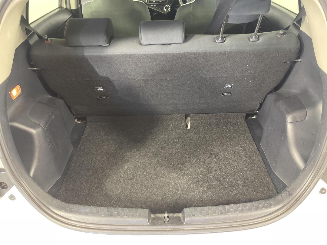 Photo '14' of Toyota Aqua Photo '14' of Toyota Aqua