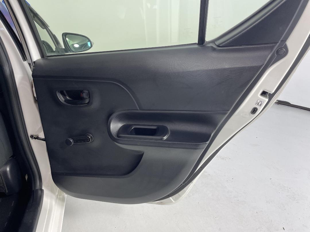 Photo '19' of Toyota Aqua Photo '19' of Toyota Aqua