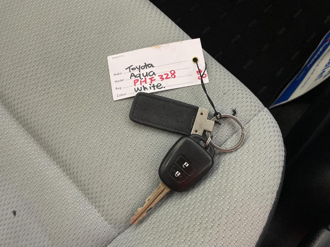 Photo '22' of Toyota Aqua Photo '22' of Toyota Aqua