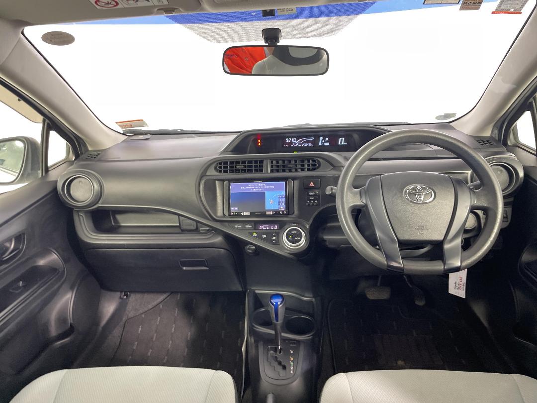 Photo '17' of Toyota Aqua Photo '17' of Toyota Aqua