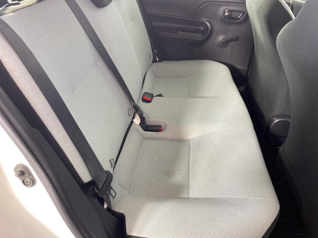 Photo '20' of Toyota Aqua Photo '20' of Toyota Aqua