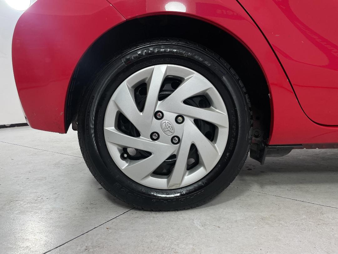 Photo '12' of Toyota Aqua