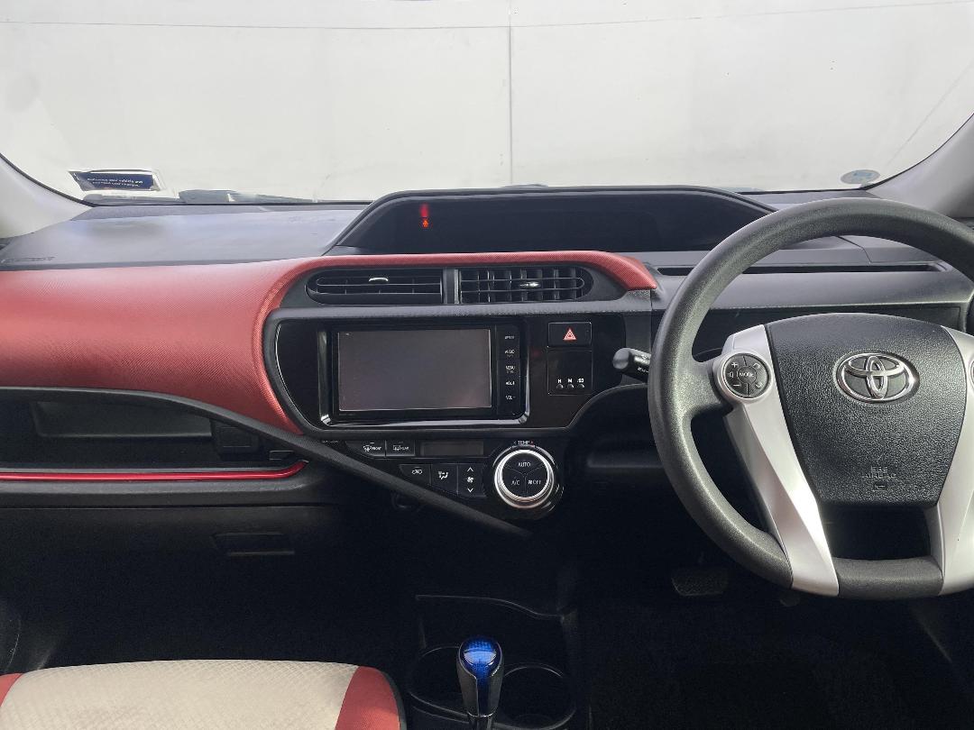 Photo '17' of Toyota Aqua