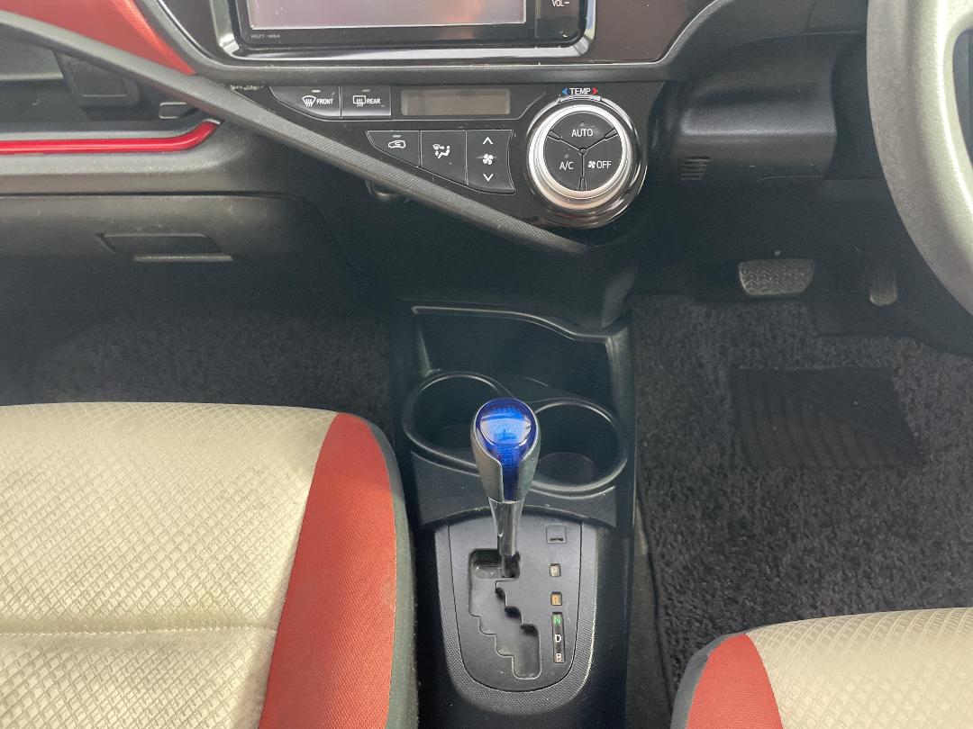 Photo '18' of Toyota Aqua