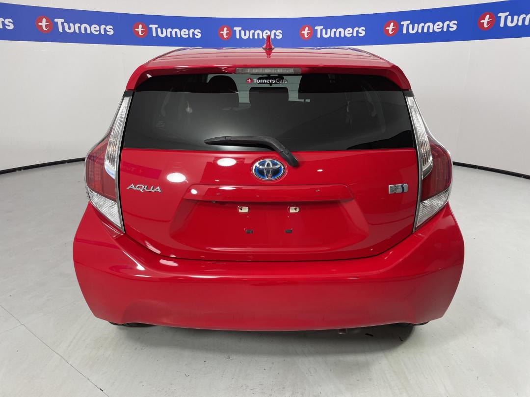 Photo '6' of Toyota Aqua Photo '6' of Toyota Aqua