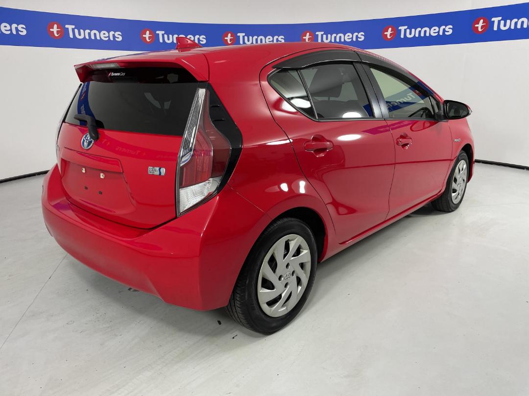 Photo '7' of Toyota Aqua Photo '7' of Toyota Aqua