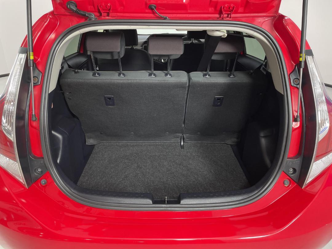 Photo '14' of Toyota Aqua Photo '14' of Toyota Aqua