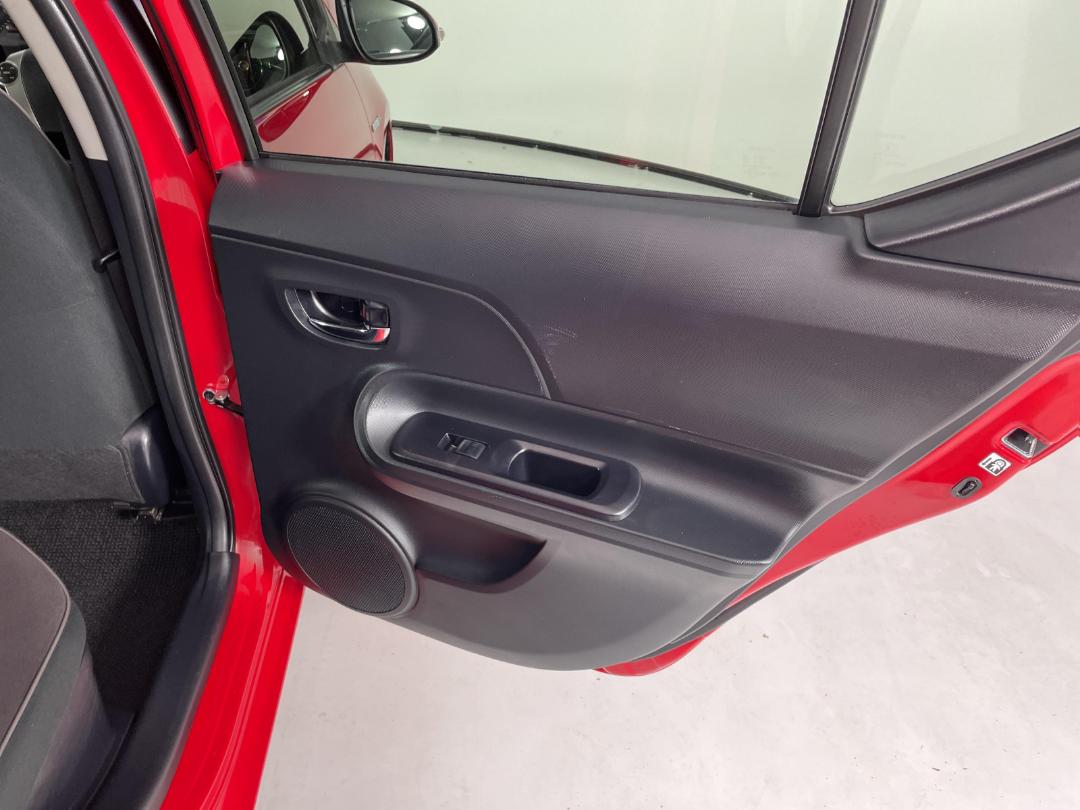 Photo '19' of Toyota Aqua Photo '19' of Toyota Aqua