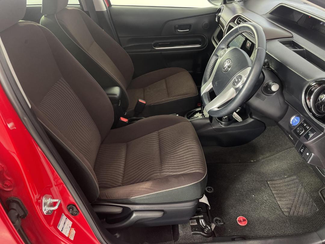 Photo '16' of Toyota Aqua Photo '16' of Toyota Aqua