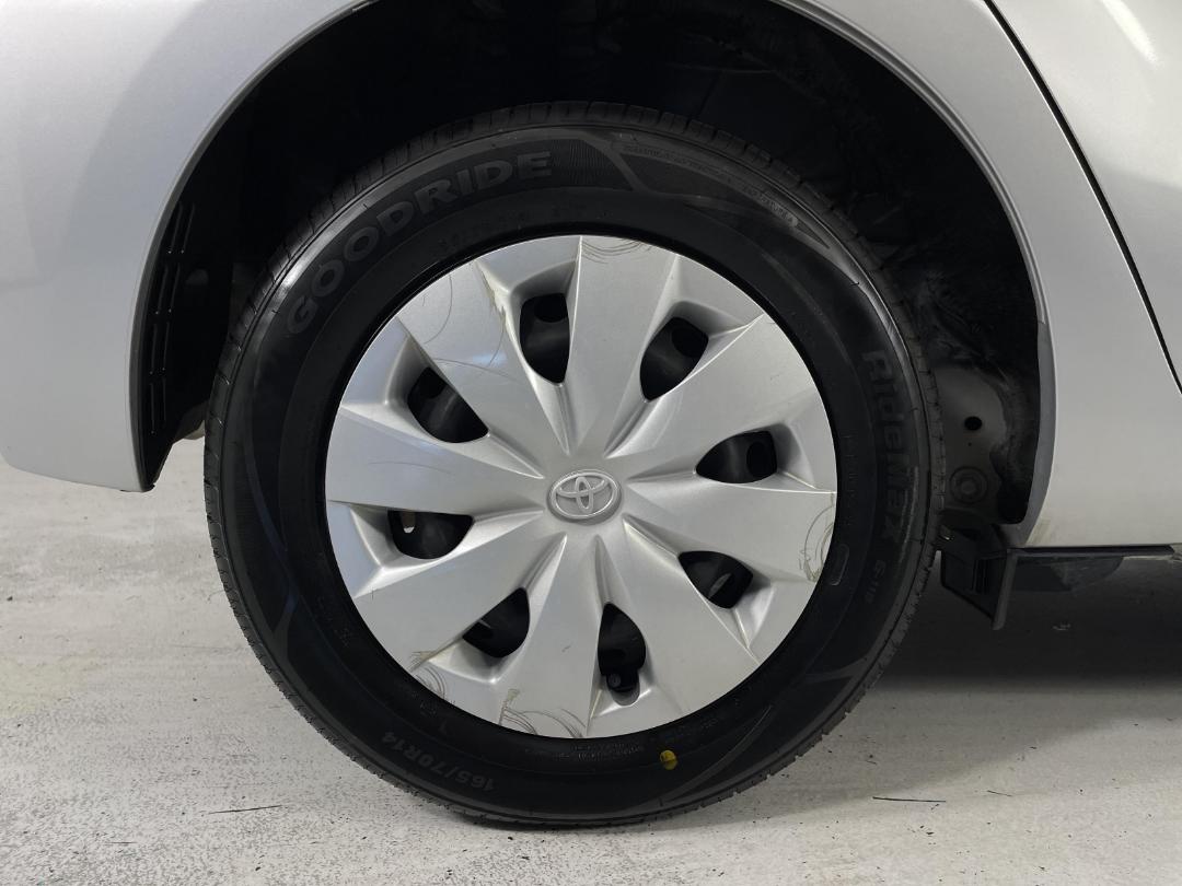 Photo '12' of Toyota Aqua Photo '12' of Toyota Aqua