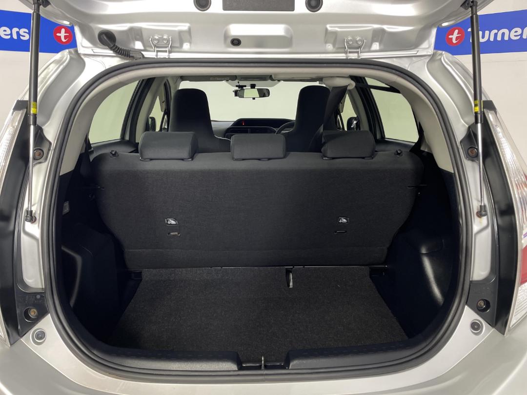 Photo '14' of Toyota Aqua Photo '14' of Toyota Aqua