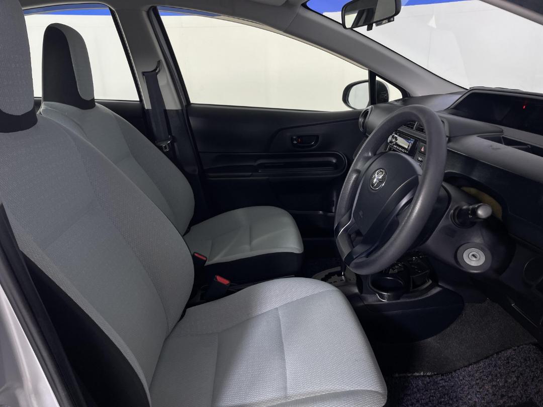 Photo '16' of Toyota Aqua Photo '16' of Toyota Aqua