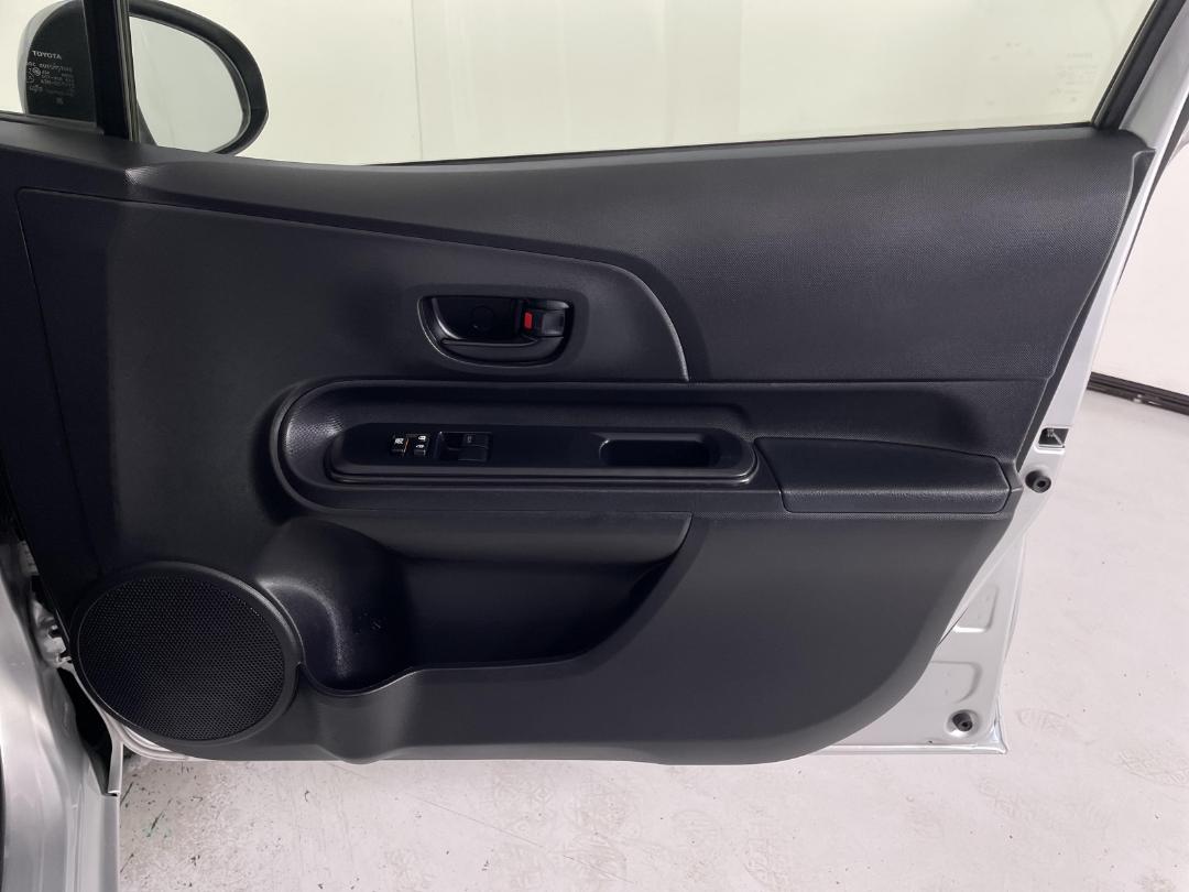 Photo '15' of Toyota Aqua Photo '15' of Toyota Aqua