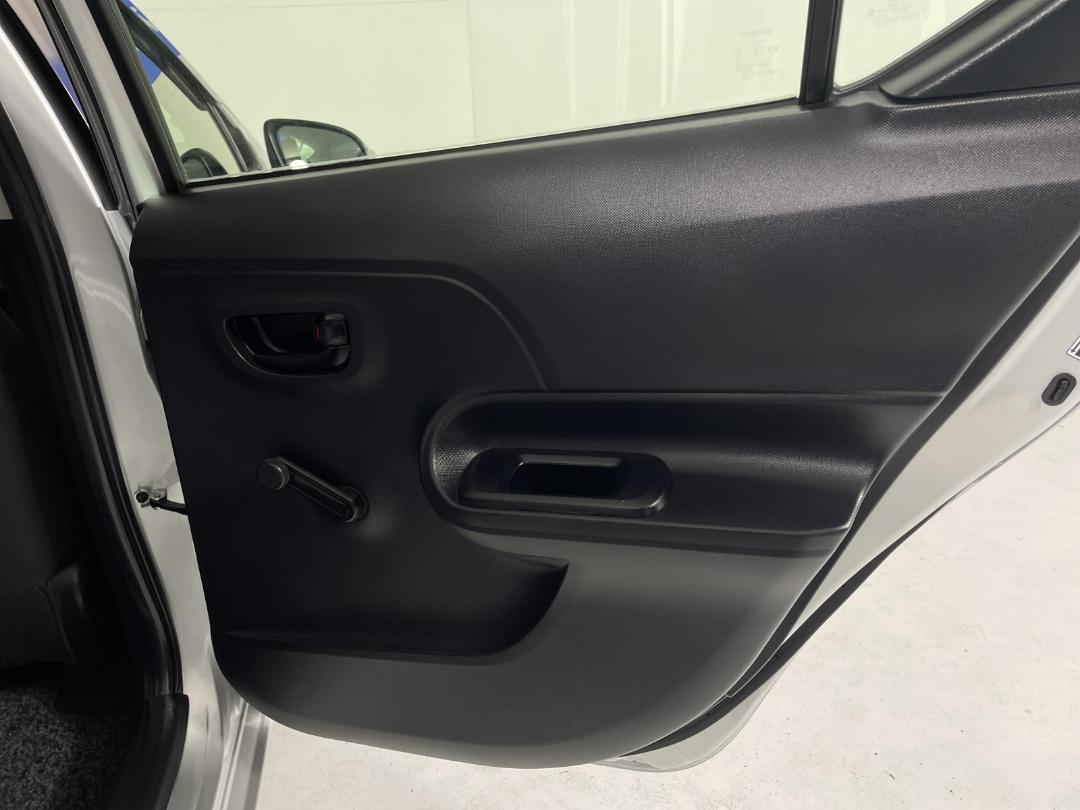 Photo '19' of Toyota Aqua Photo '19' of Toyota Aqua