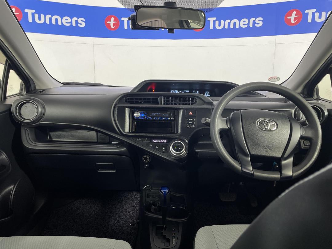 Photo '17' of Toyota Aqua Photo '17' of Toyota Aqua