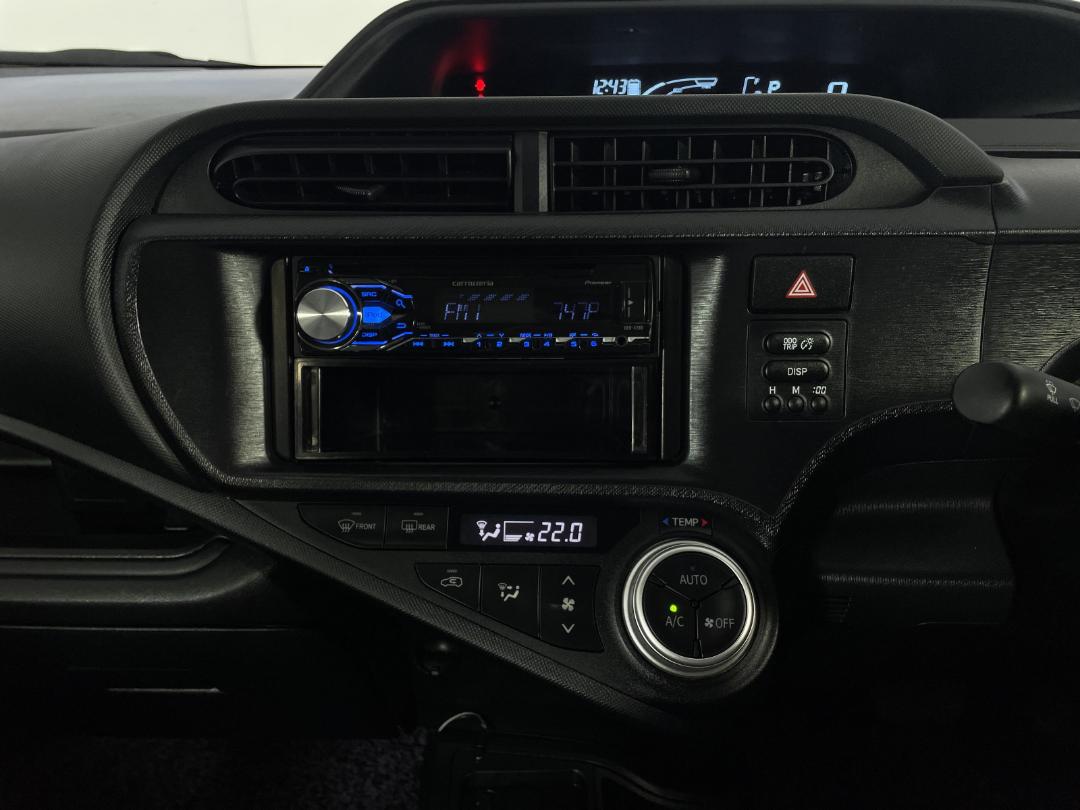 Photo '18' of Toyota Aqua Photo '18' of Toyota Aqua