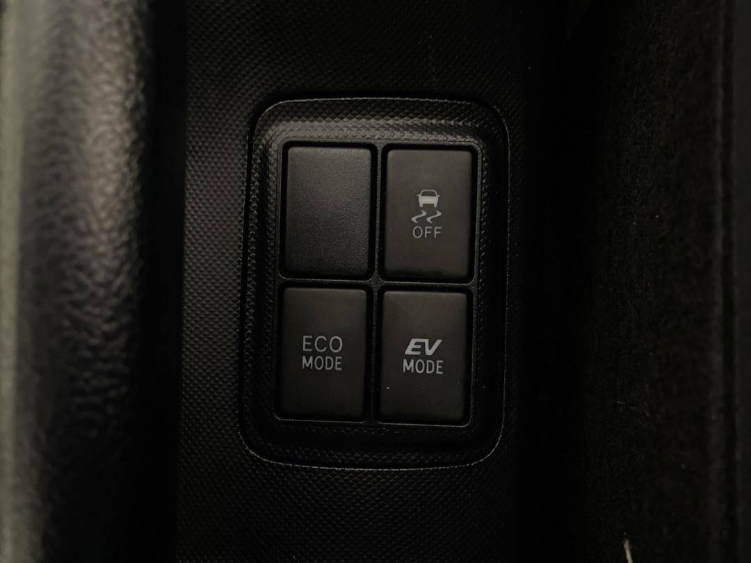 Photo '23' of Toyota Aqua Photo '23' of Toyota Aqua