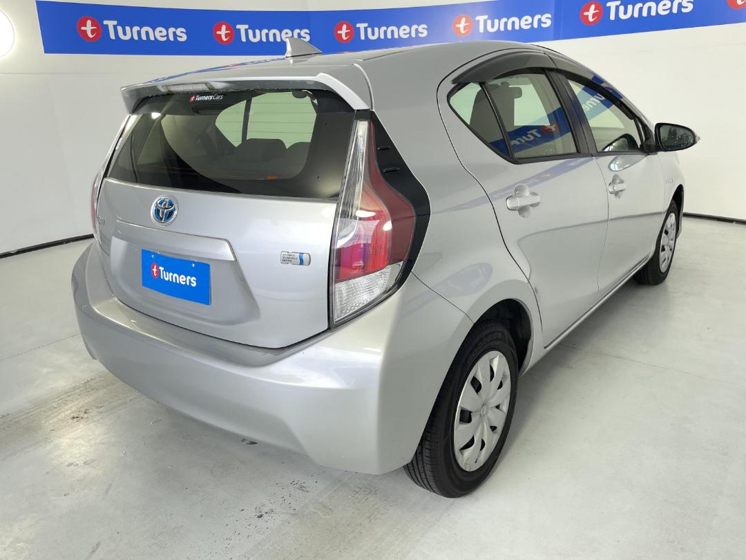 Photo '7' of Toyota Aqua Photo '7' of Toyota Aqua