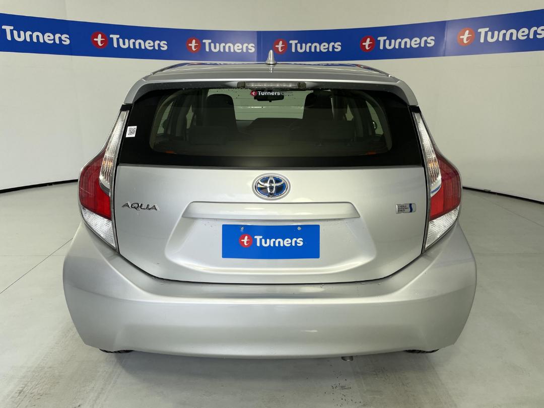 Photo '6' of Toyota Aqua Photo '6' of Toyota Aqua