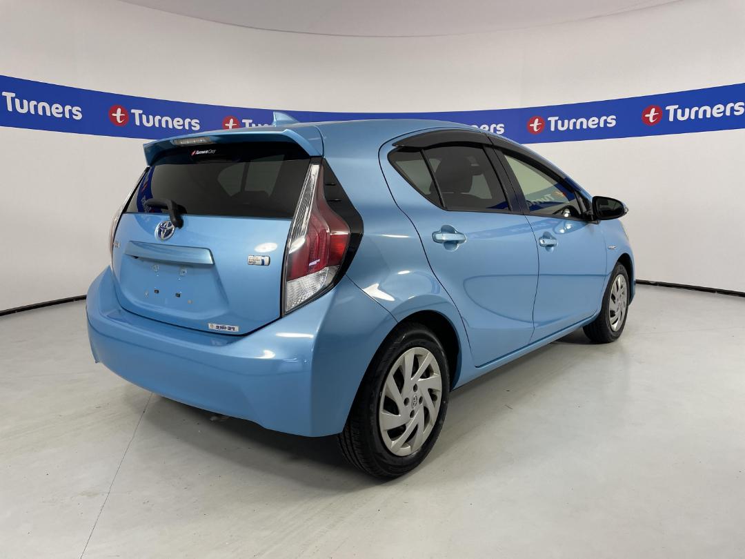 Photo '7' of Toyota Aqua Photo '7' of Toyota Aqua