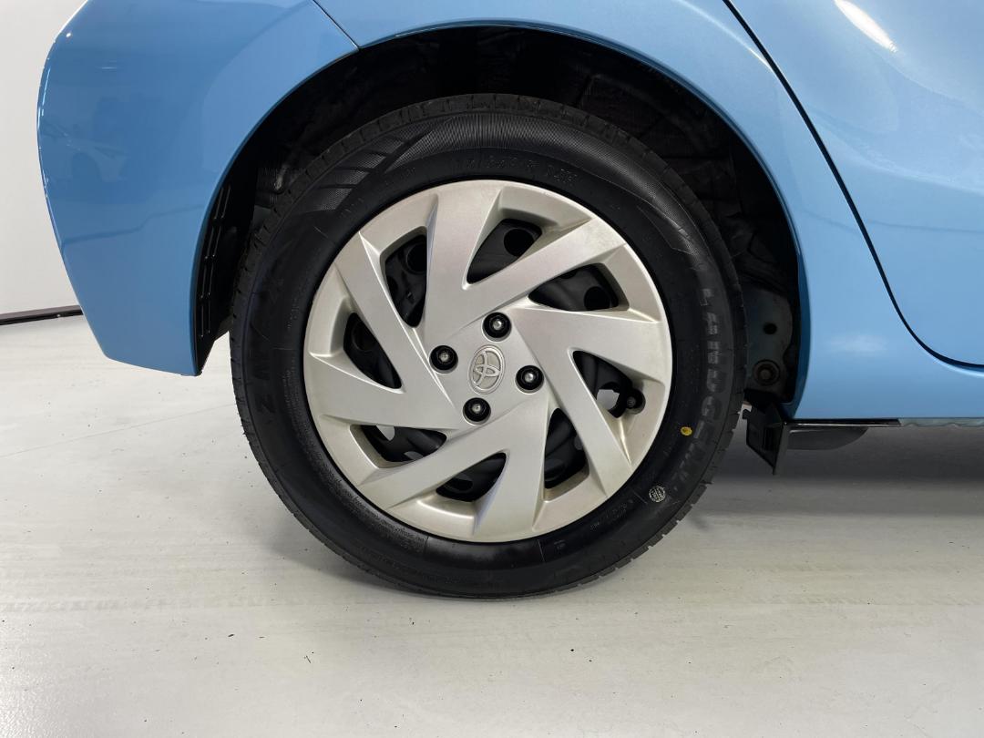 Photo '12' of Toyota Aqua Photo '12' of Toyota Aqua