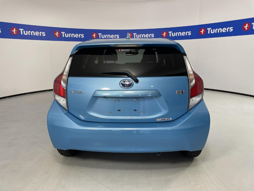 Photo '6' of Toyota Aqua Photo '6' of Toyota Aqua