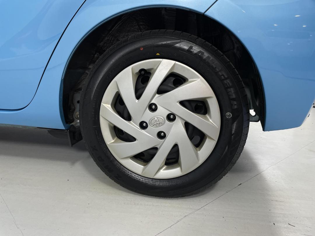 Photo '11' of Toyota Aqua Photo '11' of Toyota Aqua