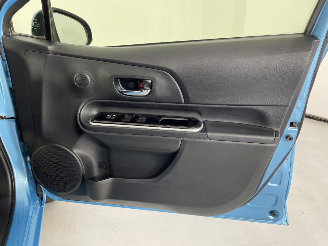 Photo '15' of Toyota Aqua Photo '15' of Toyota Aqua