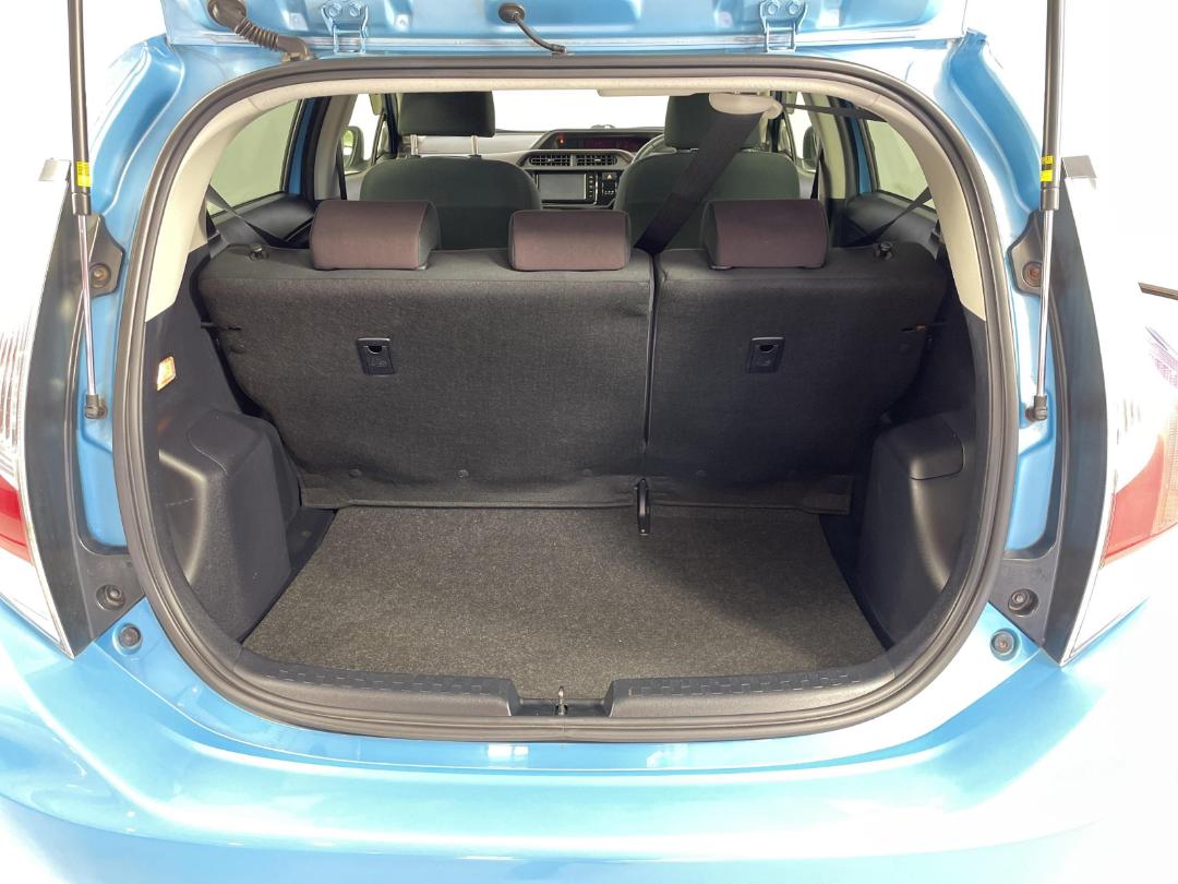 Photo '14' of Toyota Aqua Photo '14' of Toyota Aqua