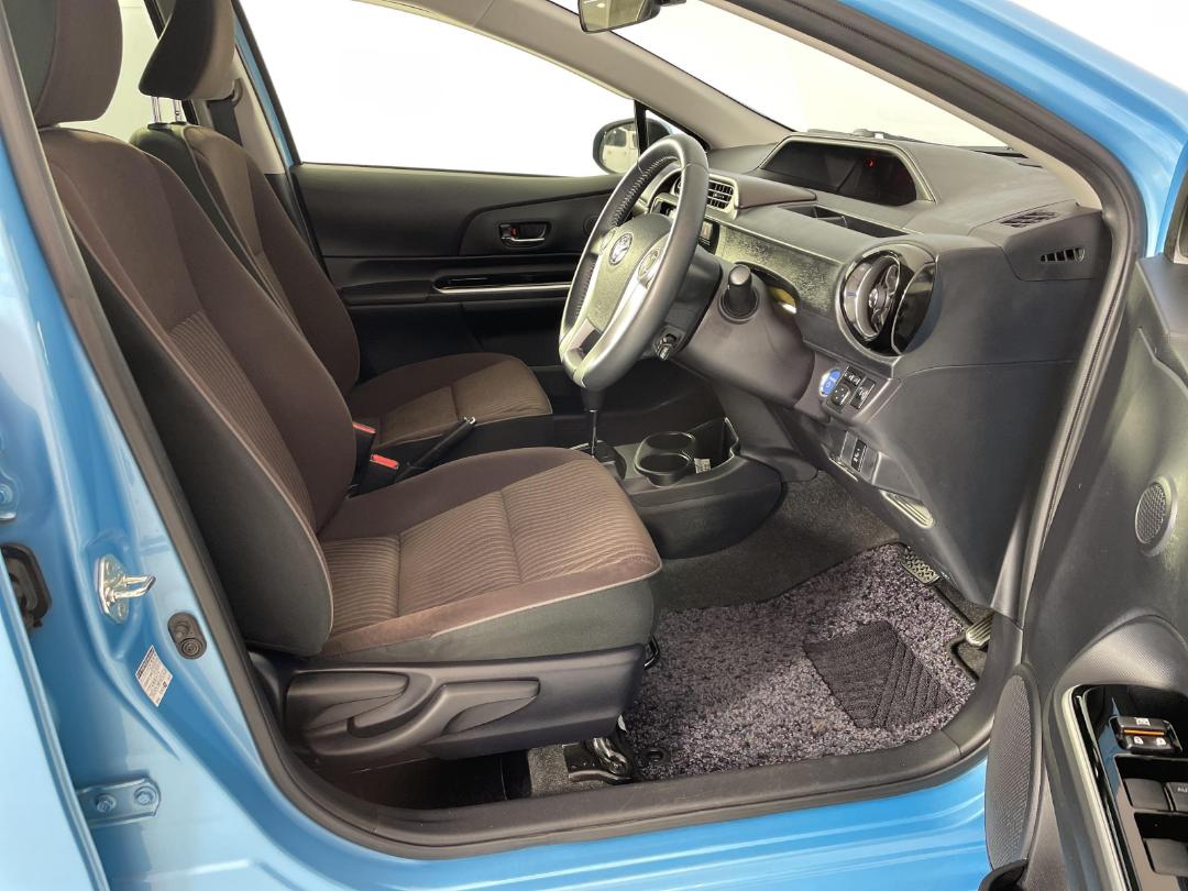 Photo '16' of Toyota Aqua Photo '16' of Toyota Aqua